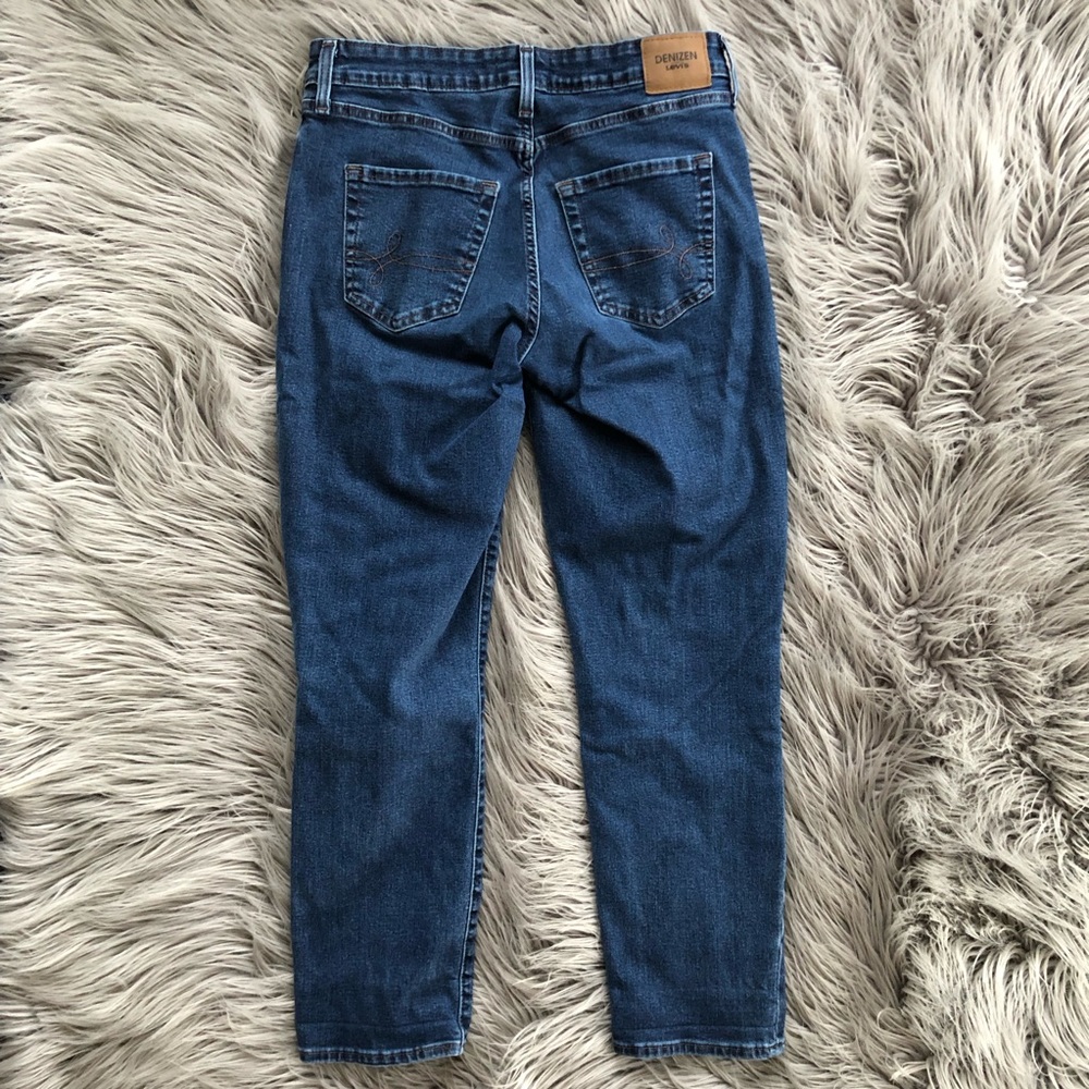 DENIZEN from Levi's Mid-Rise Dark Wash Boyfriend Jean, Size 8 - Picture 3 of 6